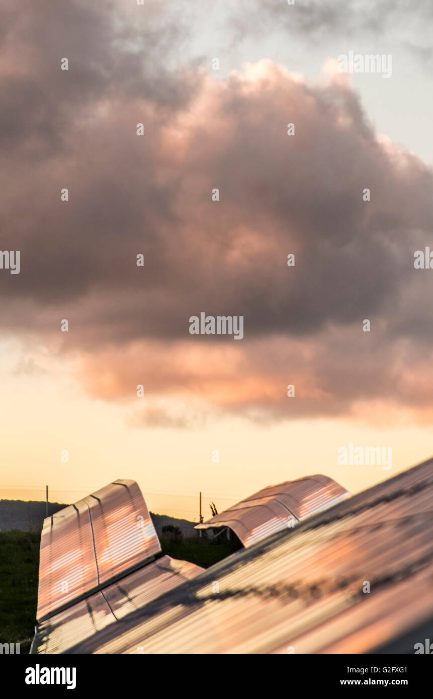 Solar-Panels Himmel bewölkt Alternativenergie Stockfoto