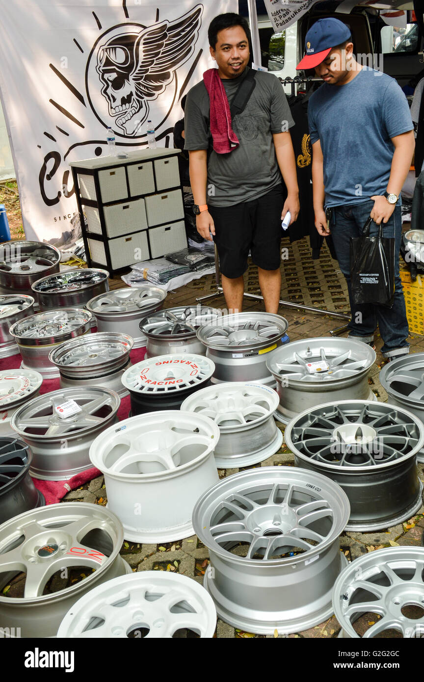 Aluminium-Felgen-Show in automotive Event Tumplek Blek 2016, Jakarta, Indonesien Stockfoto