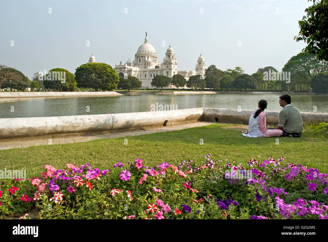 Paar in romantische Stimmung am Victoria Memorial, Kalkutta, Westbengalen Stockfoto