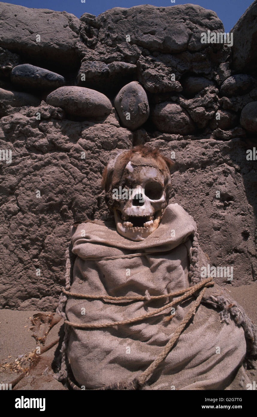 Menschliche Überreste Rest in einem Inka-Friedhof in Nazca, Peru. Stockfoto