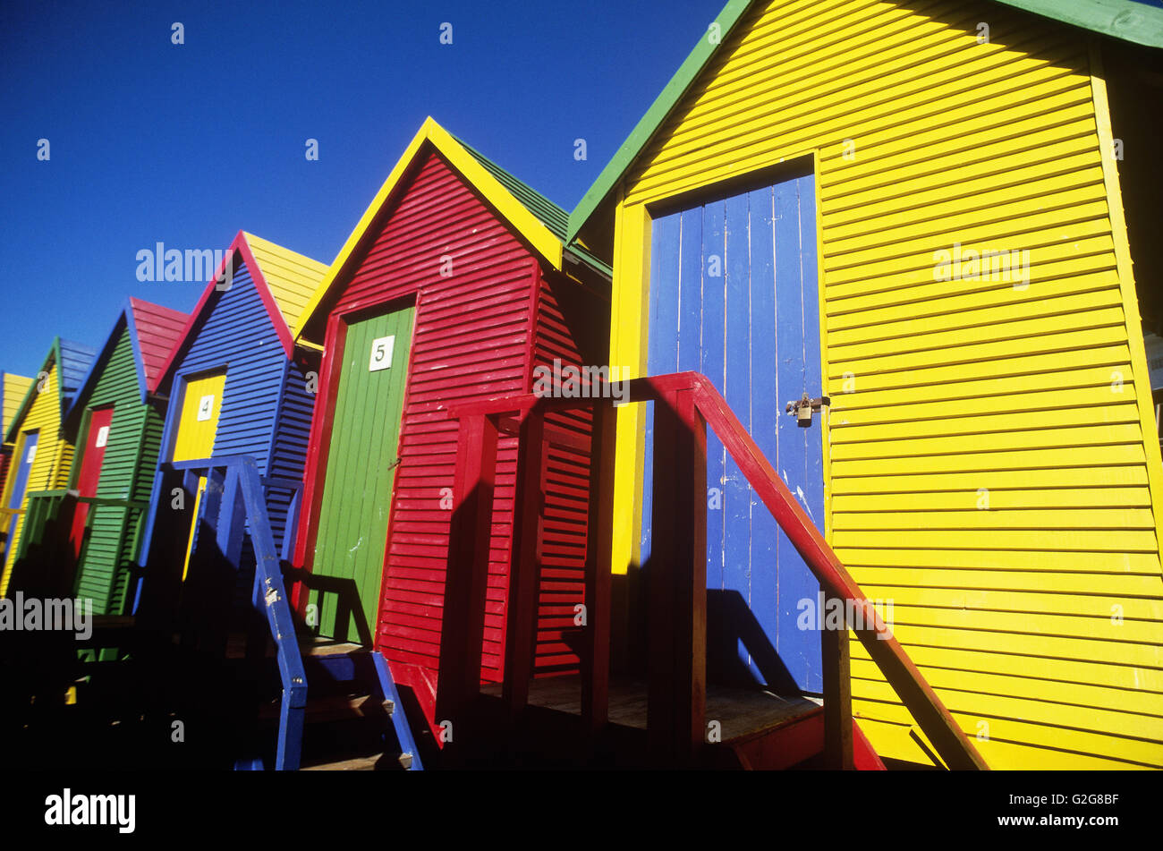 Bunte Strand wirft in Muizenberg, Südafrika. Stockfoto