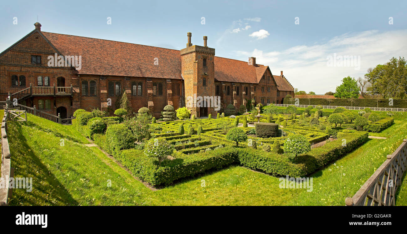 Verzierte Schachtel Absicherung, Hatfield House, Hertfordshire, versunkene Knoten Garten Detail mit Labyrinth niedrigen Buchsbaum Absicherung Stockfoto