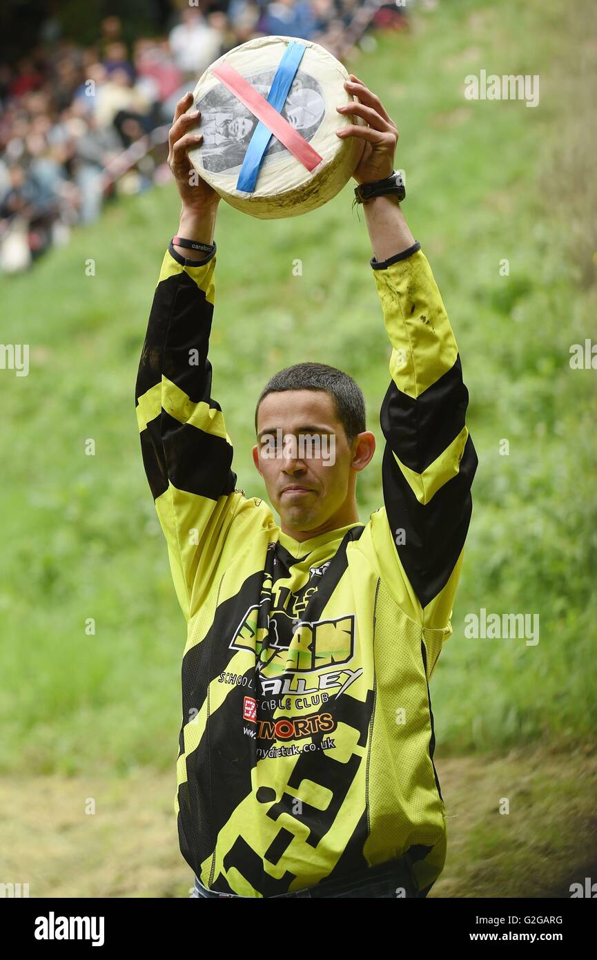Chris Anderson Sieger Des Ersten Rennens Der Jahrlichen Inoffizielle Kase Rollen Coopers Hill In Brockworth Gloucestershire Wo Ein Kase Unten 200 Yard Einer Von Drei Gradient Hugel Jahrlich Seit Den Fruhen 1800er