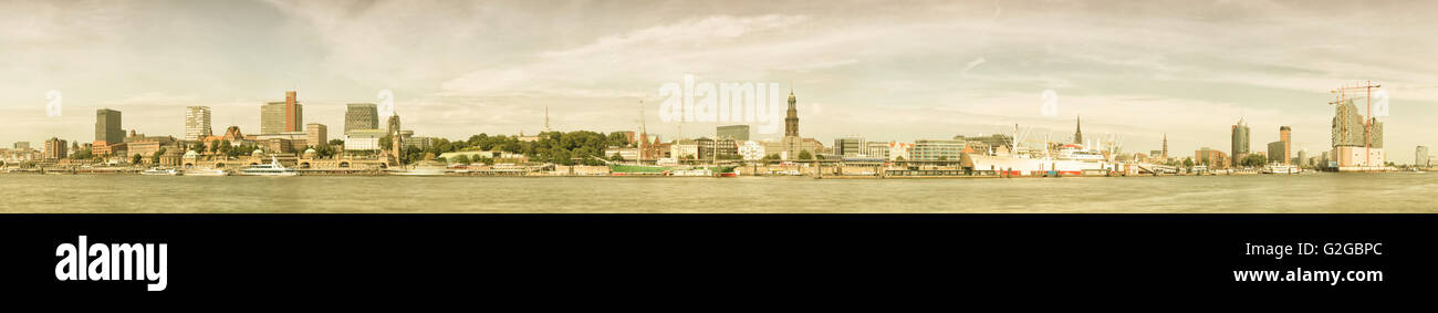 Panoramablick auf den Landungsbrücken oder Landung Piers, Hamburg, Hamburg, Deutschland Stockfoto