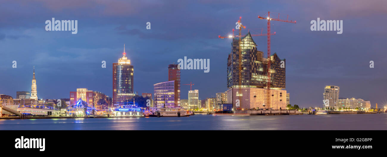Panorama mit Elbphilharmonie und St. Pauli Landungsbrücken, Hamburg, Hamburg, Deutschland Stockfoto