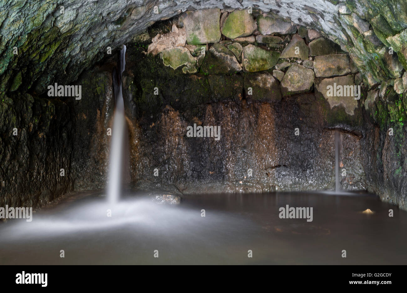 Alten Roman Water Mill innerhalb stream Stockfoto