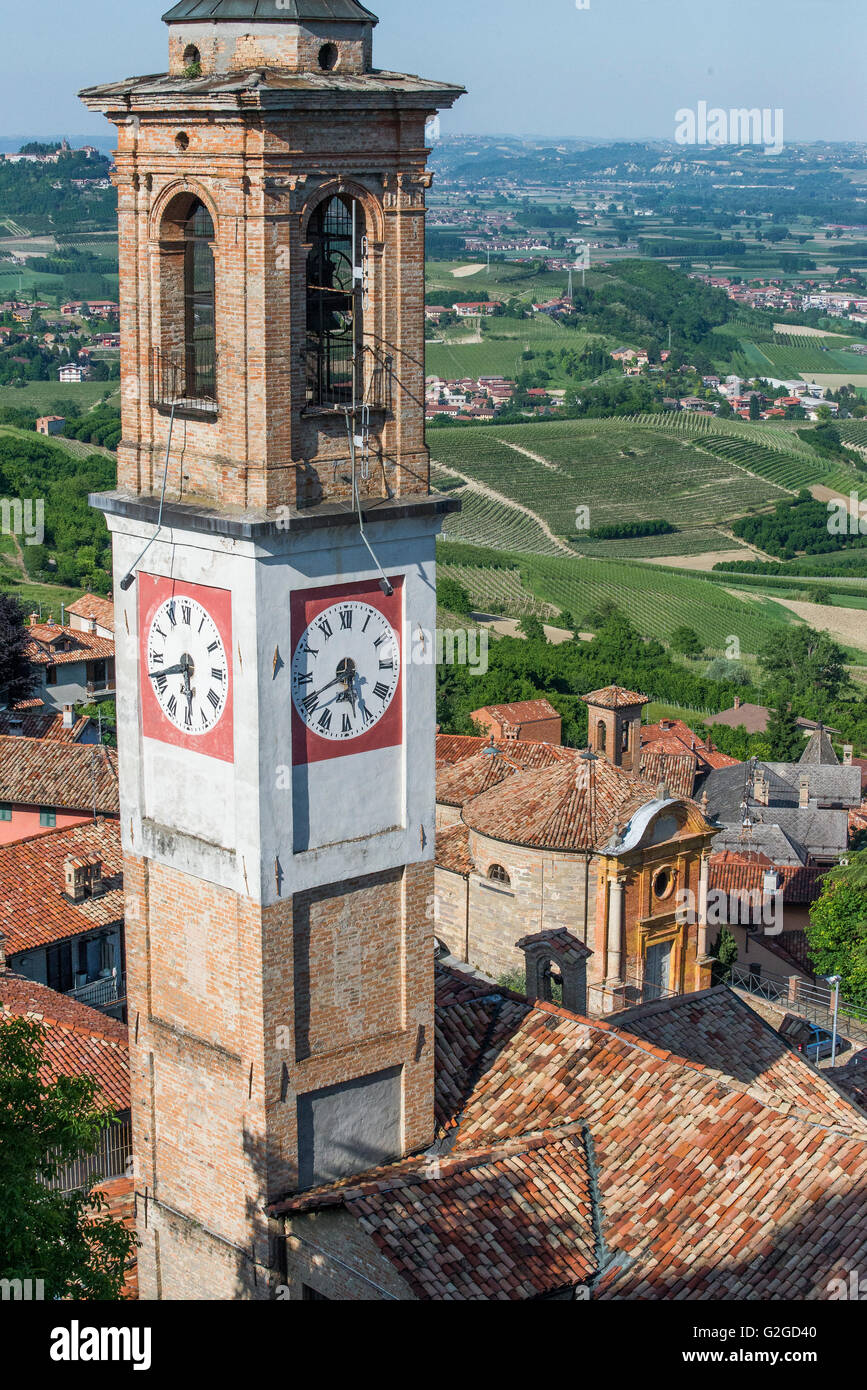 St. Anastasia Kirche in Guarene von Castello di Guarene gesehen Stockfoto