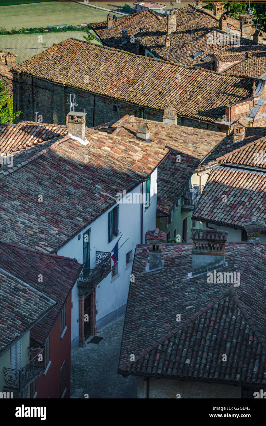 alte Bauernhäuser in Guarene von Castello di Guarene gesehen Stockfoto