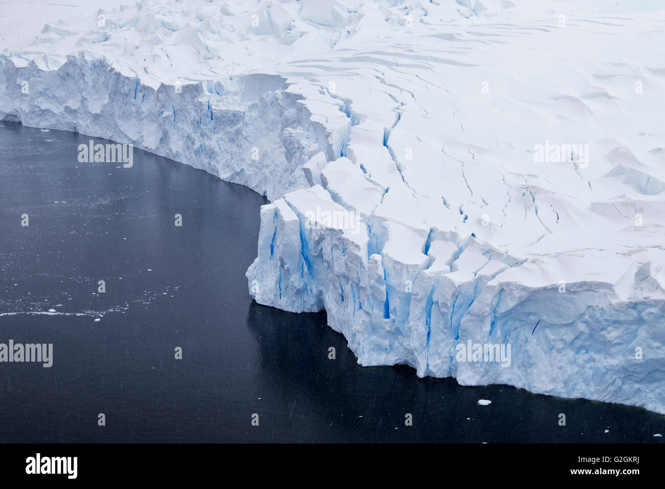 Antarktis Antenne Eisberg, Eisberg, Gletscherlandschaft. Neko Harbor, antarktische Halbinsel, Antarktis. Stockfoto