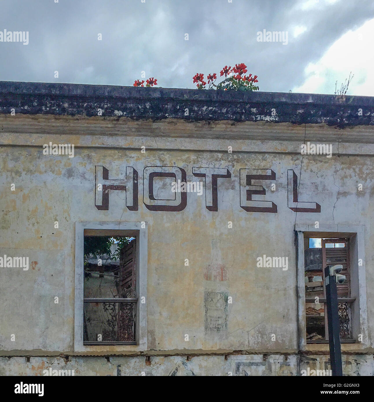 Eine handbemalte Schild Hotel auf einem alten, verlassenen und fiel Hotel in der Altstadt von San Juan, PR Stockfoto