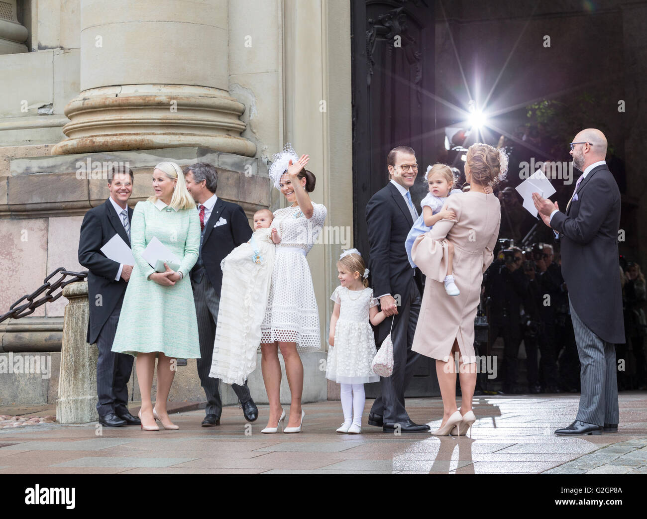 Königliche Taufe in Schweden Mai 2016 – Prinz Oscar von Schweden. Der engsten Familie und Paten gesehen Stockfoto