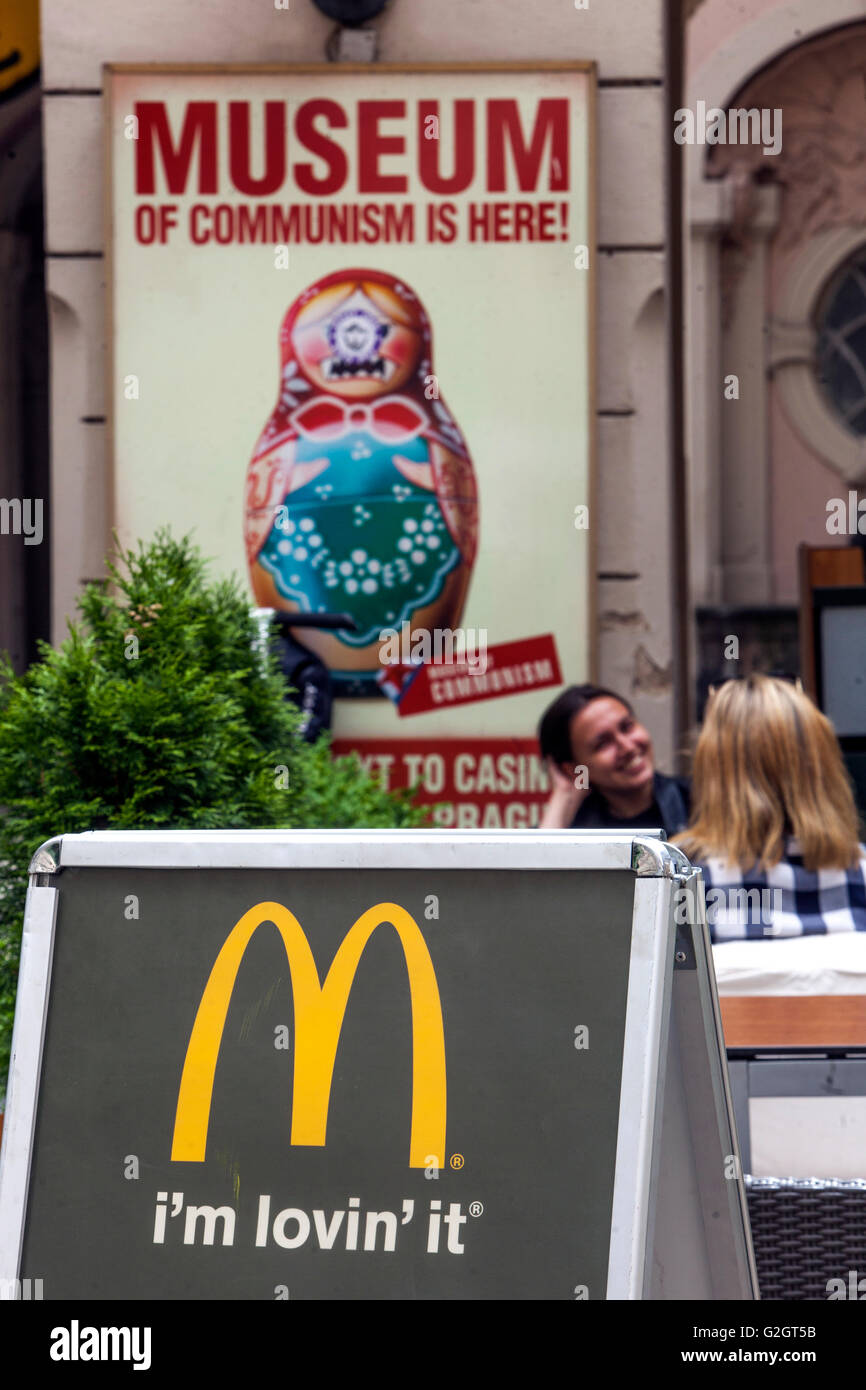 Restaurant McDonald's Anzeige im Museum des Kommunismus, Na Prikope Straße, Prag, Tschechische Republik Stockfoto
