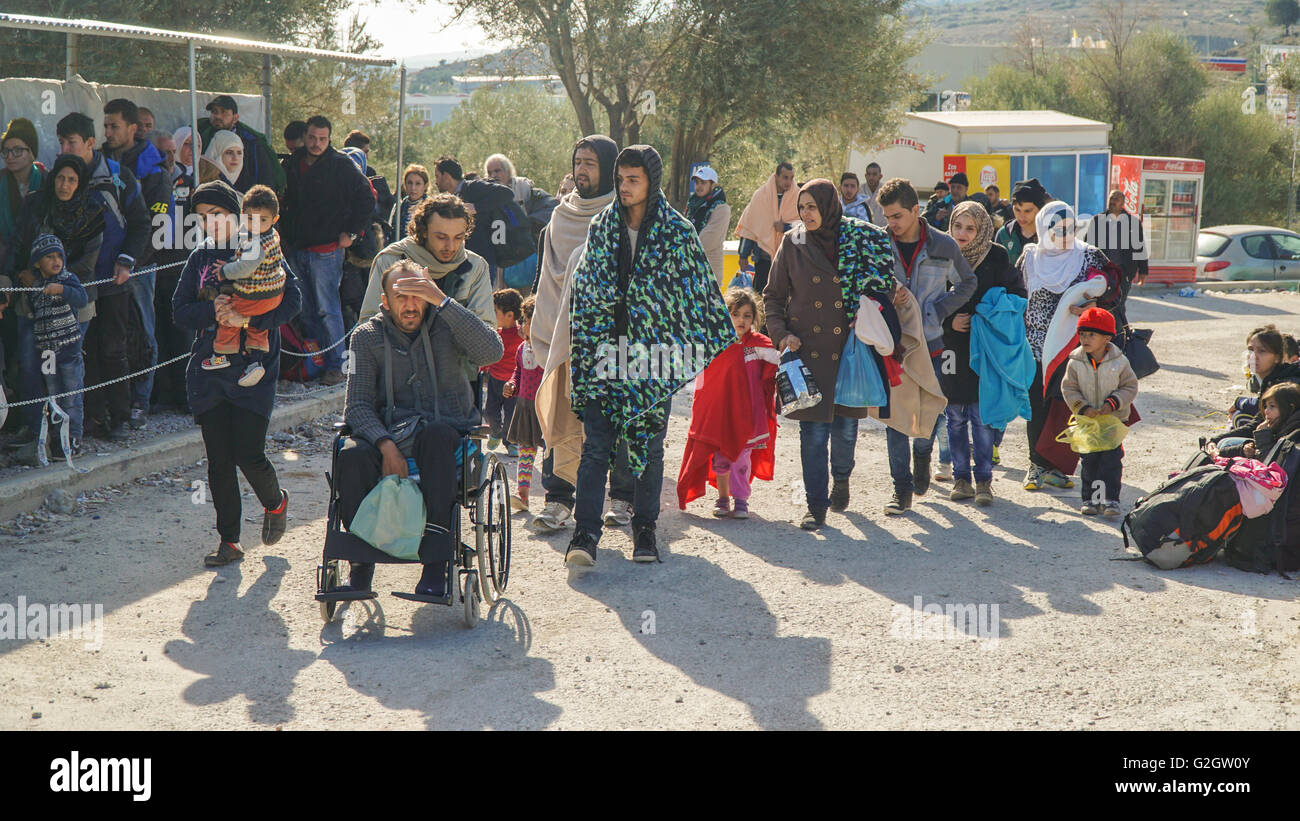 Lesbos, Griechenland - 10. Oktober 2015: Flüchtlinge im Lager in der Nähe von Mitilini Moria. Stockfoto