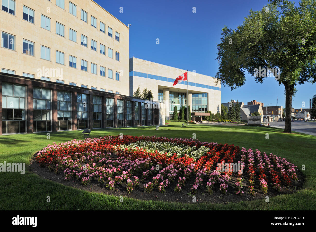 Great-West Life Assurance Co. (Head Office) mit Blumengärten Winnipeg Manitoba Kanada Stockfoto