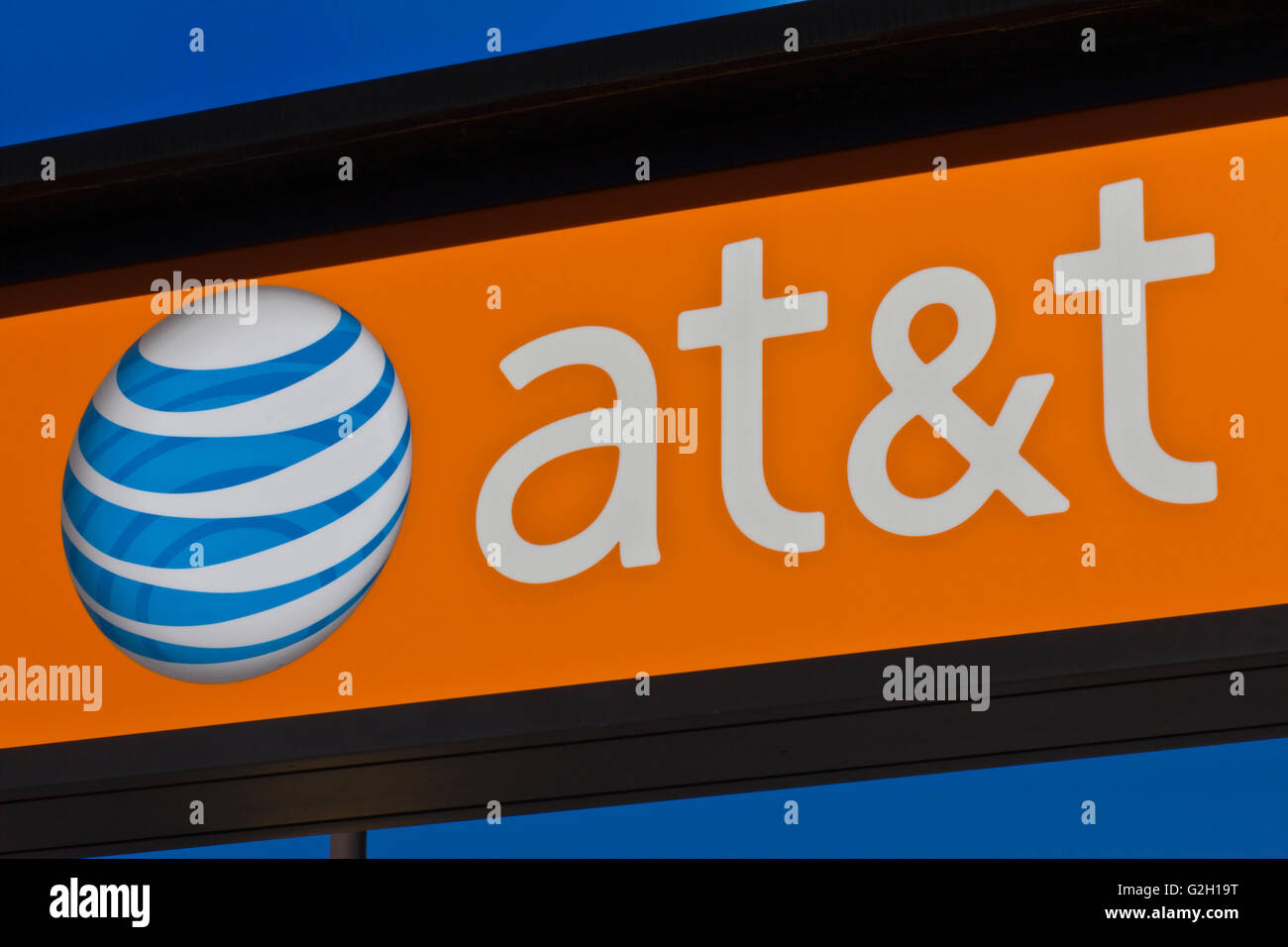Indianapolis - ca. November 2015: AT&T Retail Store. AT&T Inc. ist eine amerikanische Telecommunications Corporation IV Stockfoto