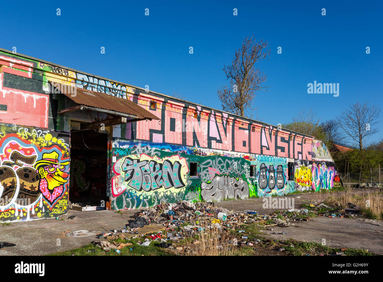 Die alte Mine Depot voller Graffiti in der Nähe der Freien Stadt Christiania das Gebäude für das neue Restaurant Noma, Kopenhagen, Dänemark geworden ist. Stockfoto