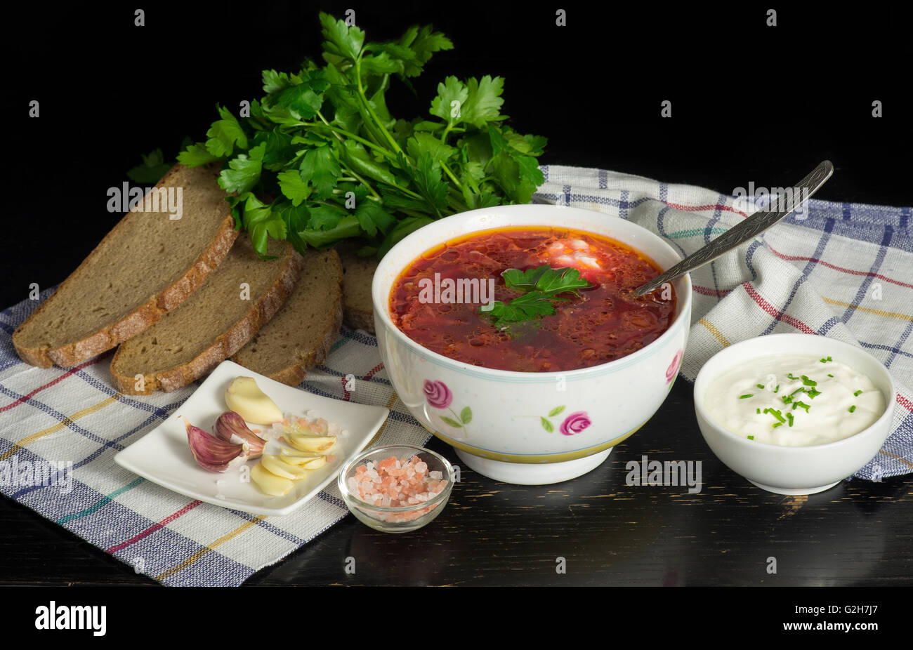 Traditionelle slawische Suppe mit rote Bete, Kohl Stockfoto