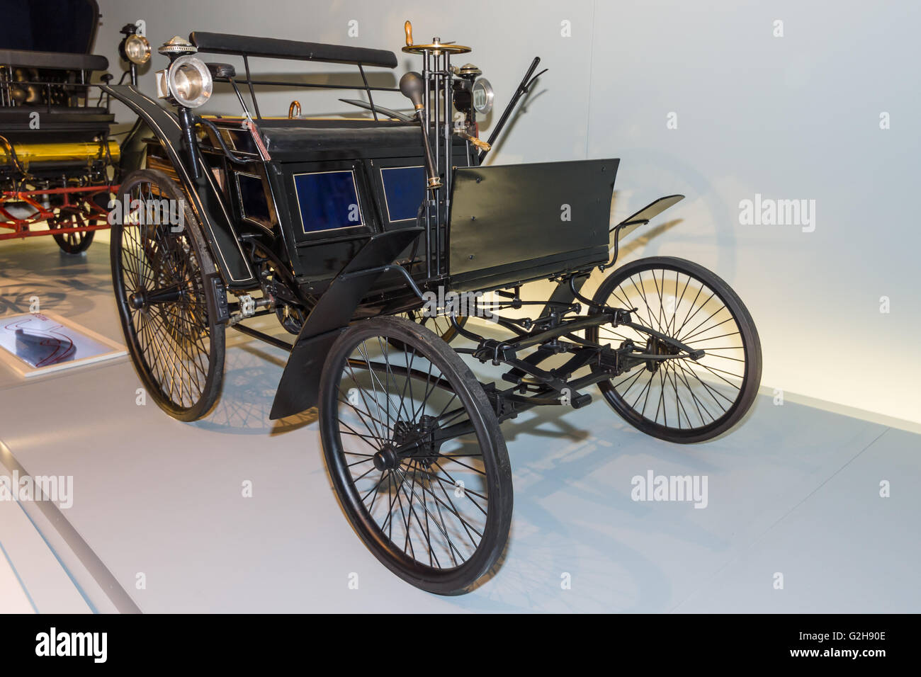 STUTTGART, Deutschland - 19. März 2016: Benz Motor Veloziped auch bekannt als Velo, 1884. Mercedes-Benz Museum. Stockfoto