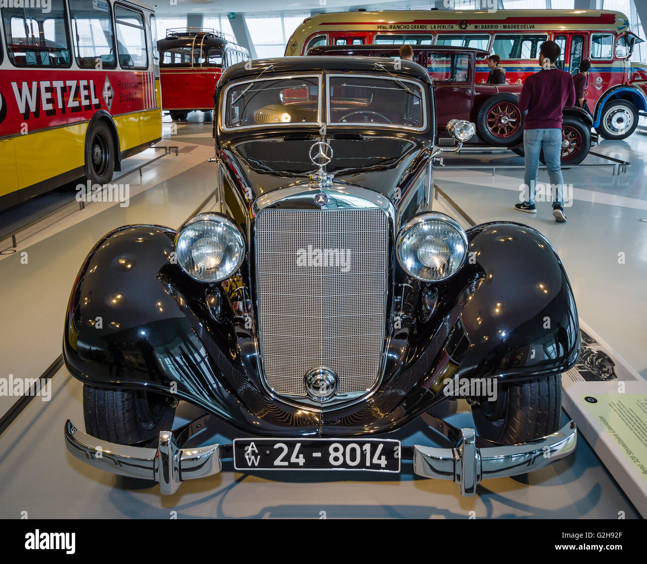 STUTTGART, Deutschland - 19. März 2016: große Luxus-Auto Mercedes-Benz Typ 320 (W142/II), Stromlinien-Limousine, 1939. Stockfoto