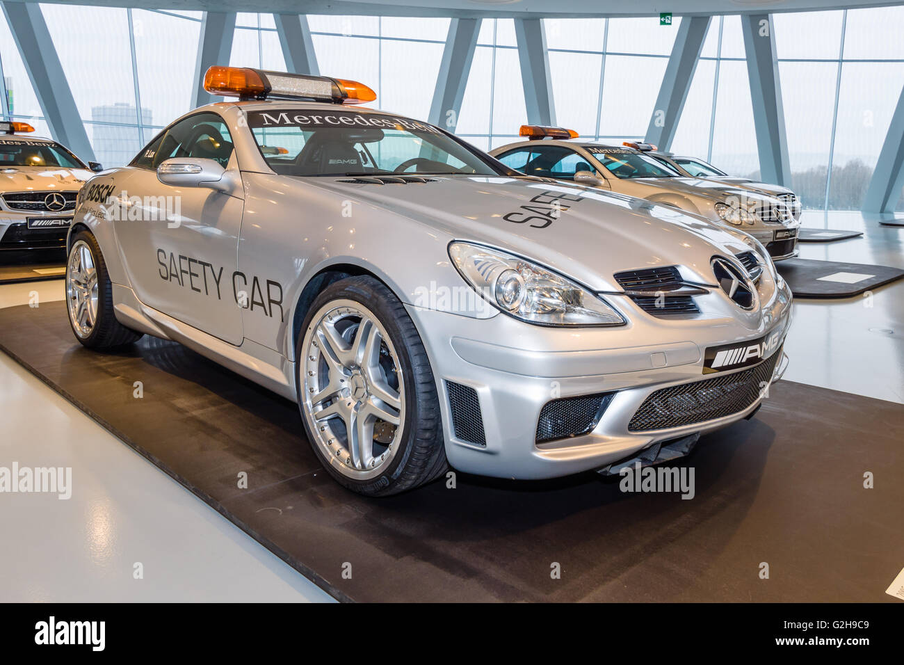 STUTTGART, Deutschland - 19. März 2016: offizielle DTM Safety Car Mercedes-Benz SLK 55 AMG, 2005. Mercedes-Benz Museum. Stockfoto