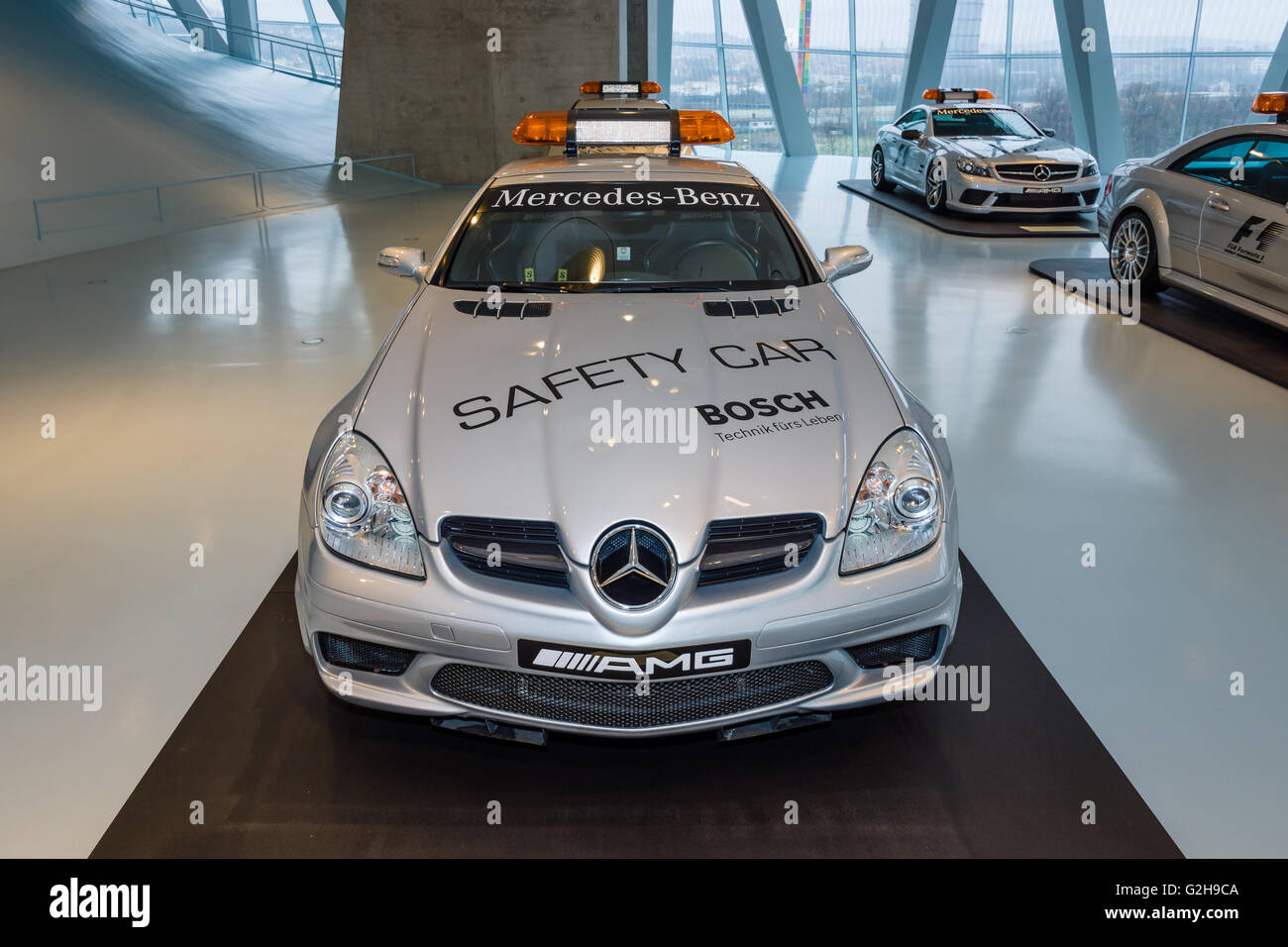 STUTTGART, Deutschland - 19. März 2016: offizielle DTM Safety Car Mercedes-Benz SLK 55 AMG, 2005. Mercedes-Benz Museum. Stockfoto