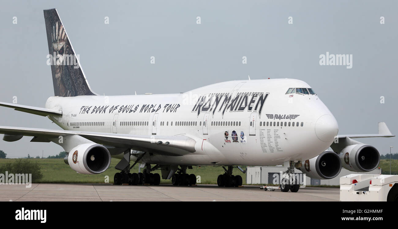 Schönefeld, Deutschland. 31. Mai 2016. Die Boeing 747 der Metal-Band "Iron Maiden" auf der internationalen Luft-und fairen ILA in Schönefeld, Deutschland, 31. Mai 2016 zu sehen. Rund sind 1.200 Aussteller aus 40 Ländern auf der Messe erwartet zwischen 1 und 4. Juni 2016 stattfinden. Foto: WOLFGANG KUMM/Dpa/Alamy Live News Stockfoto