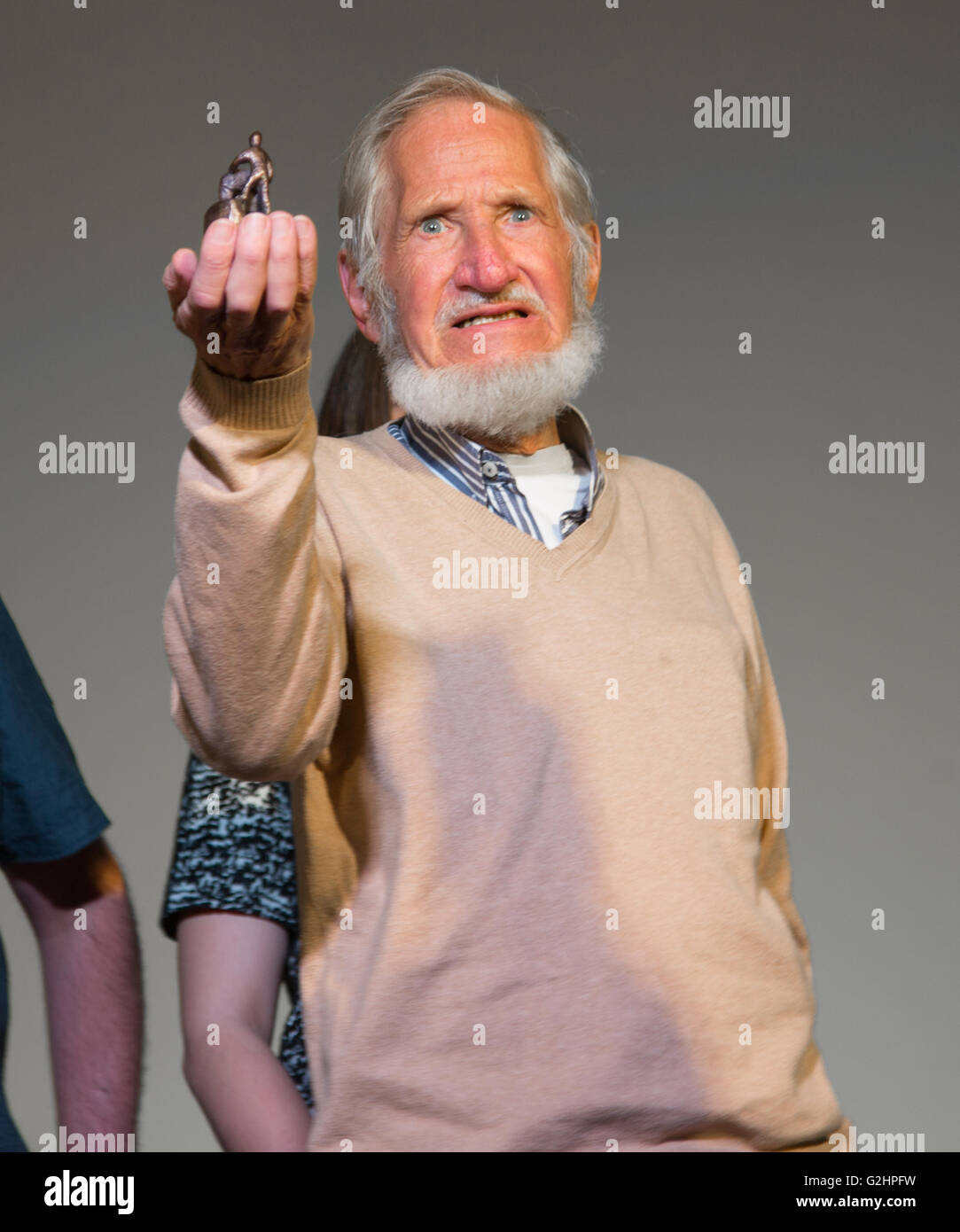 Bild Datei: Bild zeigt Rupert Neudeck Verleihung "Der Bornheimer" in Bornheim, Deutschland, 29.04.2016. 77 Jahre alt gestorben deutsche NGO Cap Anamur-Gründer Rupert Neudeck Dienstag, 31. Mai 2016.   Bildnachweis: Jürgen Schwarz/Alamy Live-Nachrichten Stockfoto