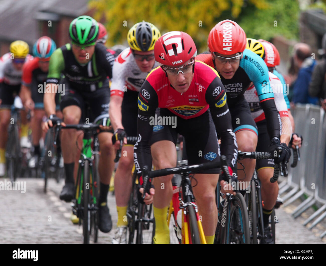 Durham, Großbritannien. 31. Mai 2016. Konkurrenten in der achten Staffel von Pearl Izumi Tour Series Team racing basierten Radrennen in Durham City, Großbritannien. Bildnachweis: AC Bilder/Alamy Live-Nachrichten Stockfoto