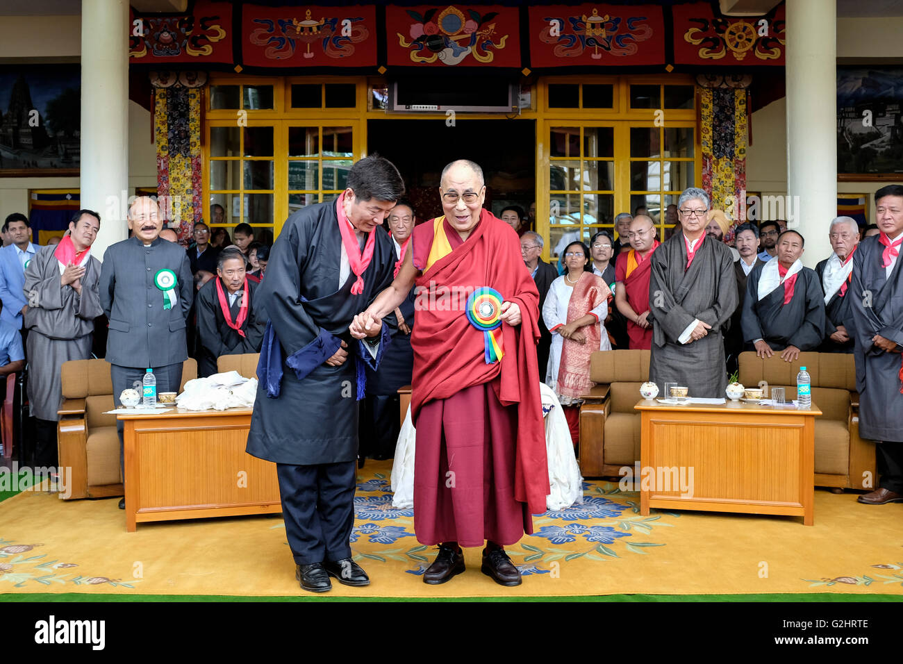 Seine Heiligkeit der 14. Dalai-Lama und die neuen tibetischen Premierminister Sikyong Dr. Lobsang Sangay. Stockfoto