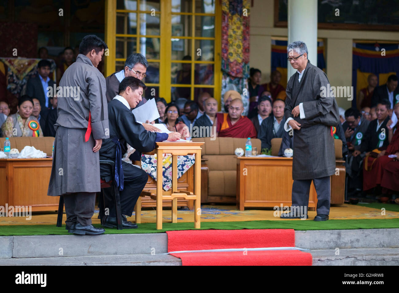 Tibetischen Premierminister Sikyong Dr. Lobsang Sangay ist bei Büro angemeldet. Stockfoto