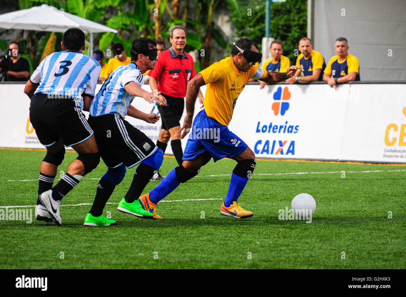 RIO DE JANEIRO, Brasilien - 06.01.2016: V internationale Herausforderung des blinden FOOTBAL - Match zwischen Argentinien gegen Brasilien B, gültig für V internationale Herausforderung des blinden Footbal Veranstaltung in einer traditionellen Bildungseinrichtung für sehbehinderte Personen befindet sich in der Nähe von Urca Gebiet südlich von Rio De Janeiro statt. (Foto: Alvinho Duarte / FotoArena). Stockfoto