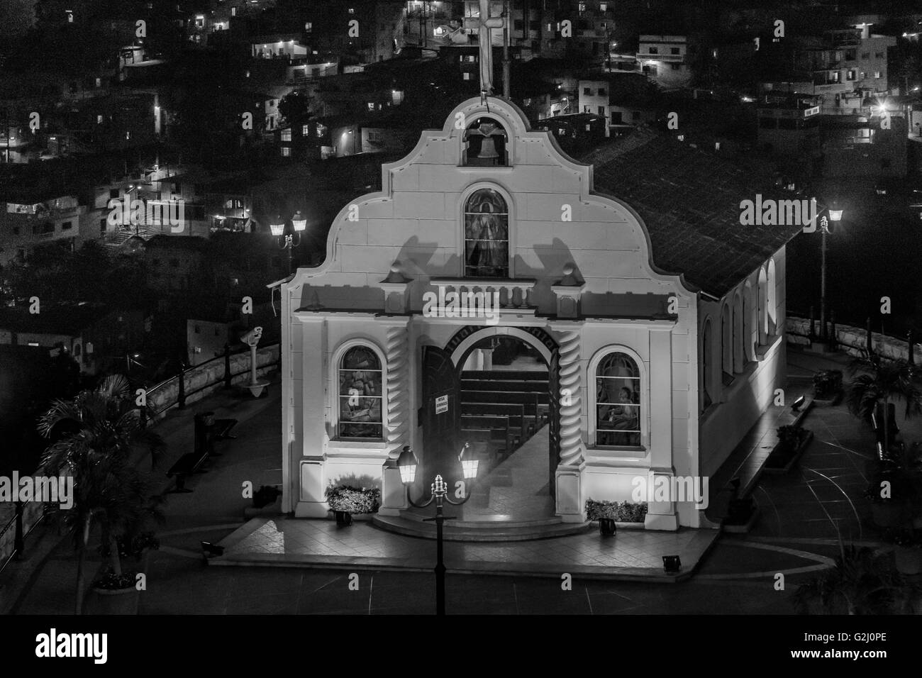 GUAYAQUIL, ECUADOR, Oktober - 2015 - High Angle Blick auf kleine Kapelle am Thr oben Cerro Santa Ana, eine touristische Wachstumspotential Stockfoto