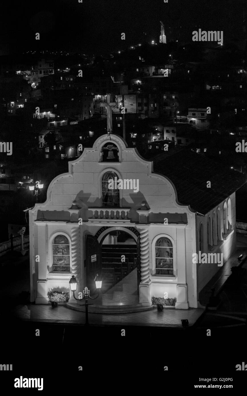 GUAYAQUIL, ECUADOR, Oktober - 2015 - High Angle Blick auf kleine Kapelle am Thr oben Cerro Santa Ana, eine touristische Wachstumspotential Stockfoto