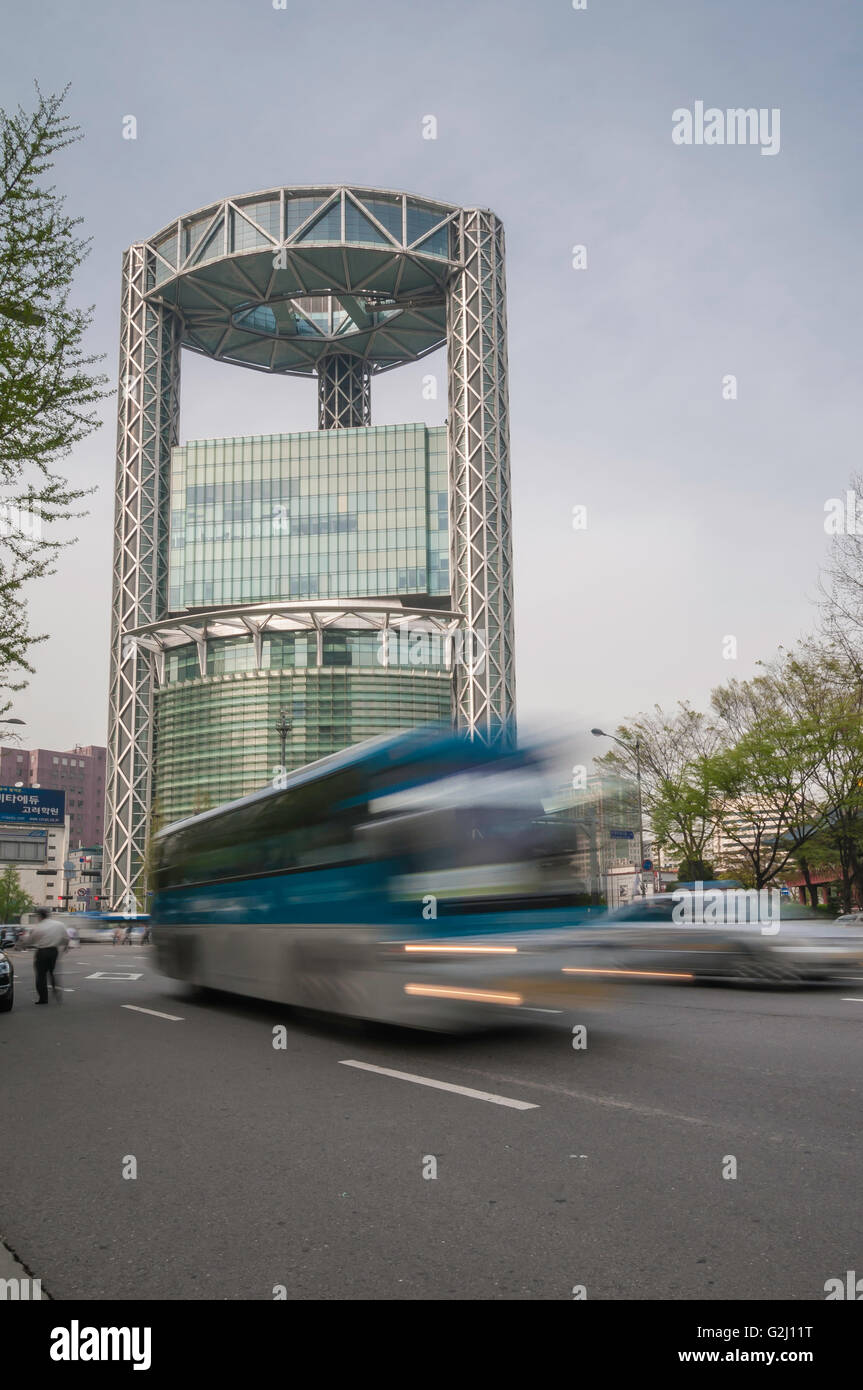 Bewegung Blau des Datenverkehrs Jongno Tower, Jongno, Seoul, Südkorea Stockfoto