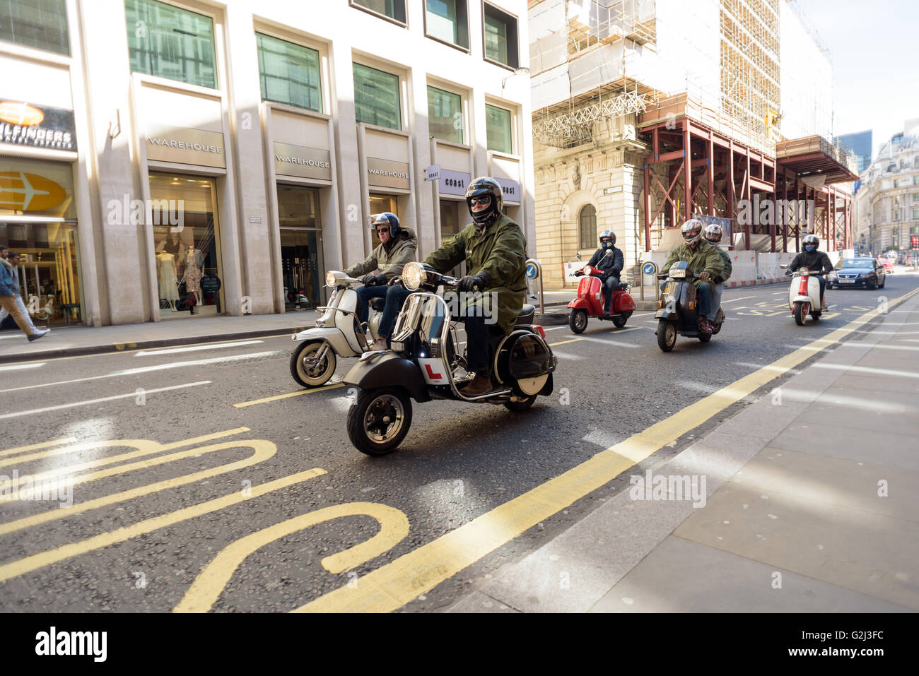 Mods fahren ihre Roller als Bestandteil der Maifeiertag London nach Brighton Rallye Stockfoto