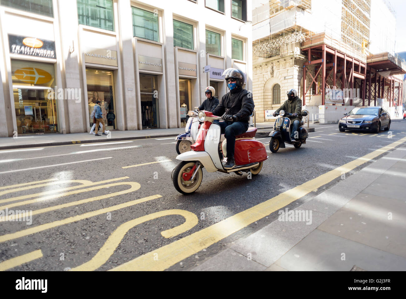 Mods fahren ihre Roller als Bestandteil der Maifeiertag London nach Brighton Rallye Stockfoto