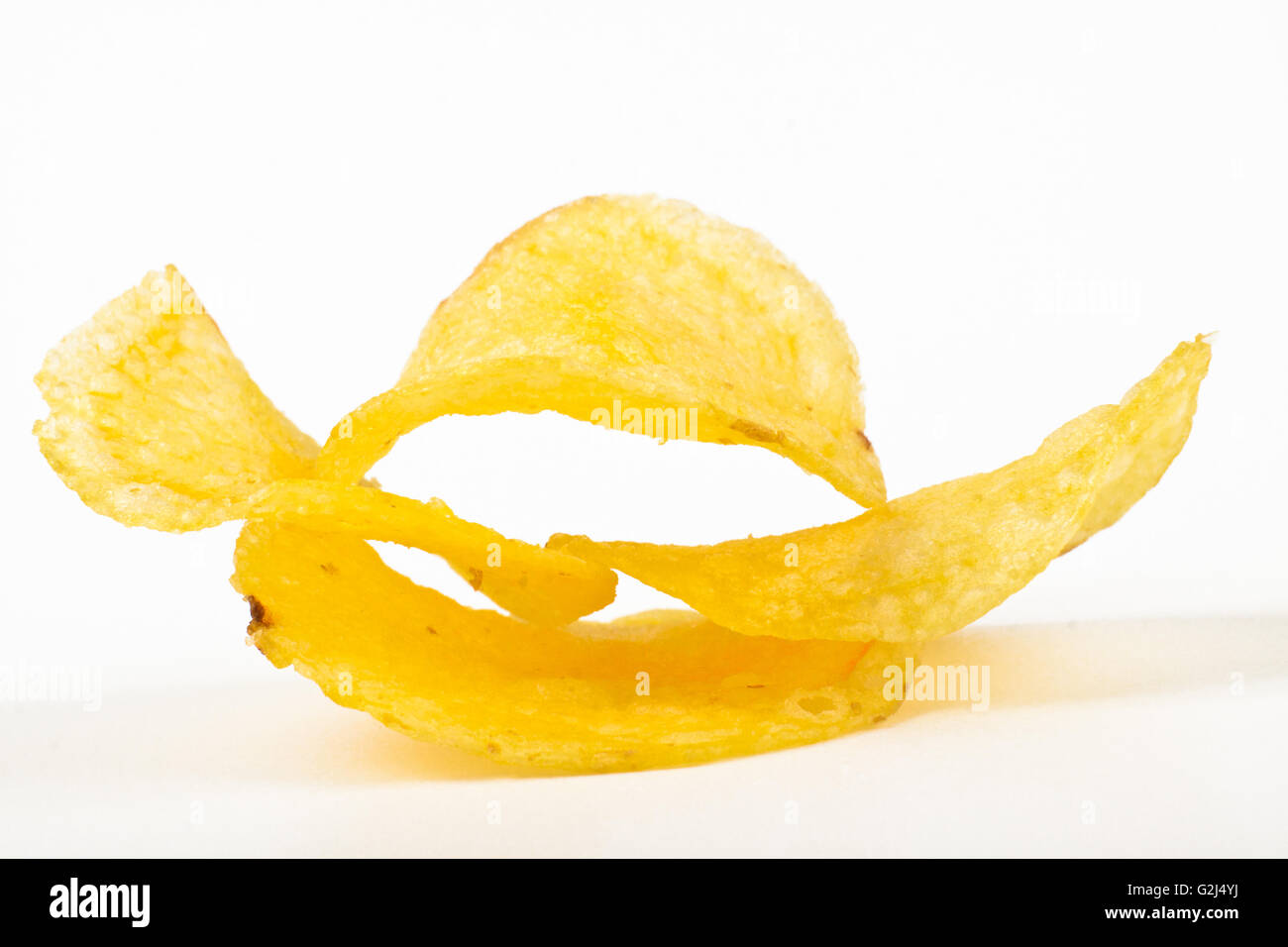 erhltlich Kartoffel-Chips anhäufen isolierten auf weißen Hintergrund Stockfoto