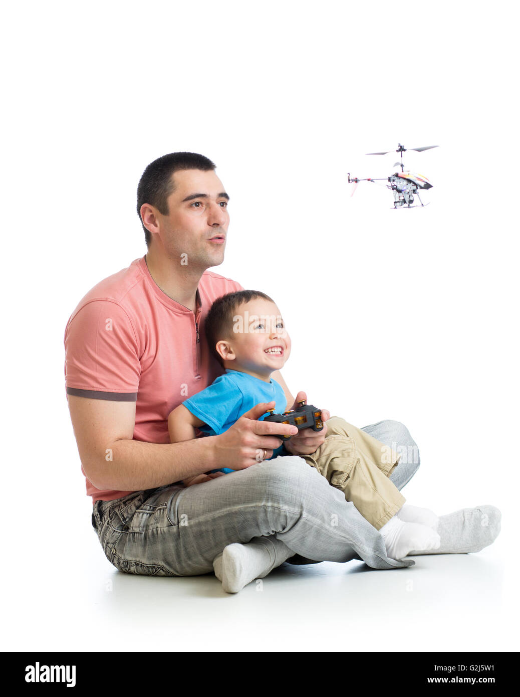Papa und Kind Sohn spielen mit Spielzeug Hubschrauber Stockfoto