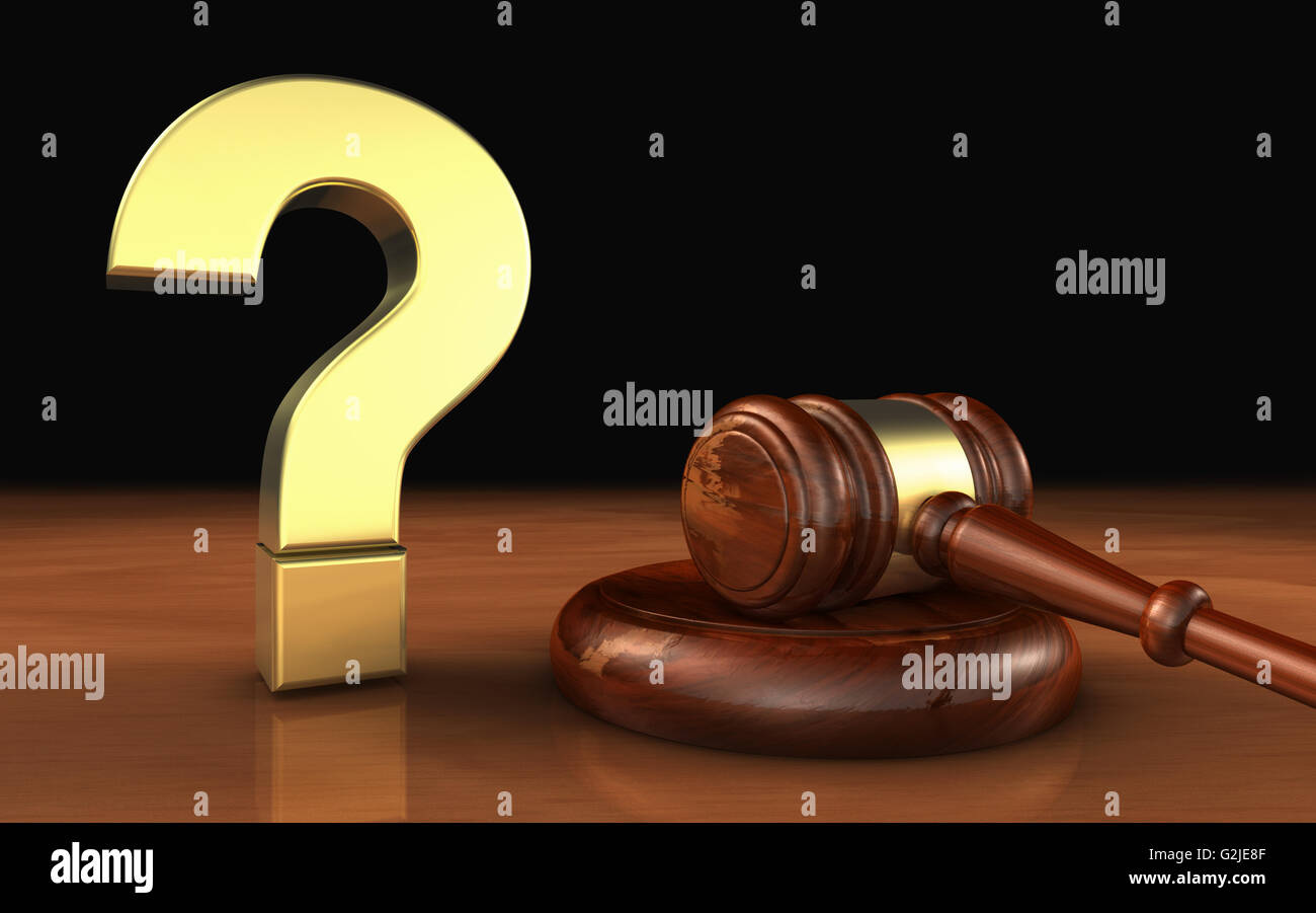 Gesetze und Rechtsfragen Konzept 3d Illustration mit einem goldenen Fragezeichen-Symbol und eine hölzerne Richterhammer. Stockfoto