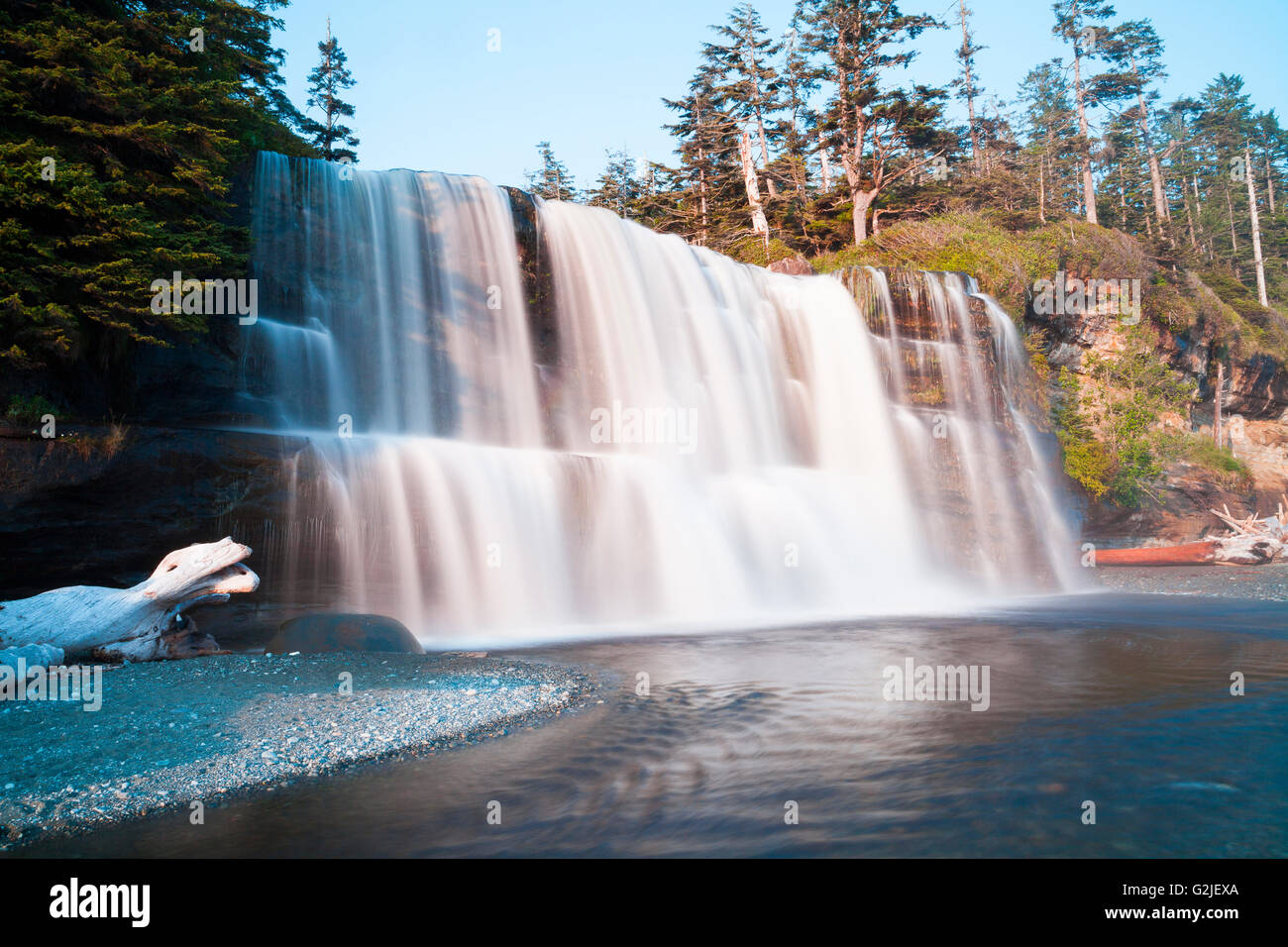 Tsusiat Falls, West Coast Trail, Pacific Rim National Park Reserve, Vancouver Island, BC, Kanada. Stockfoto