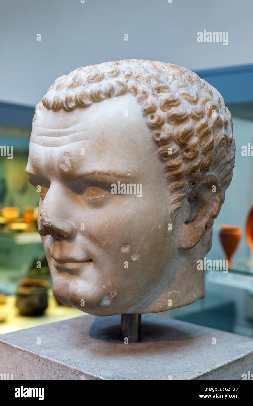 Marmorbüste des Kaisers Titus (AD 39 – 81), zehnte Kaiser des römischen Reiches (AD 79-81), Datum der Statue c. AD 70-81, British Museum, Bloomsbury, London, England, UK Stockfoto