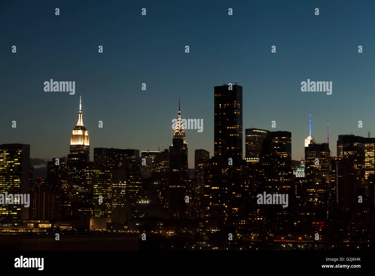 New York City Midtown Manhattan Stadtbild bei Nacht, USA. Stockfoto