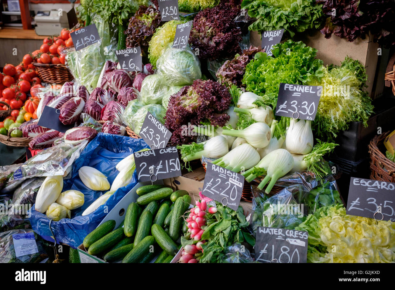 Frisches Gemüse auf dem Markt, Borough Market, London, UK Stockfoto