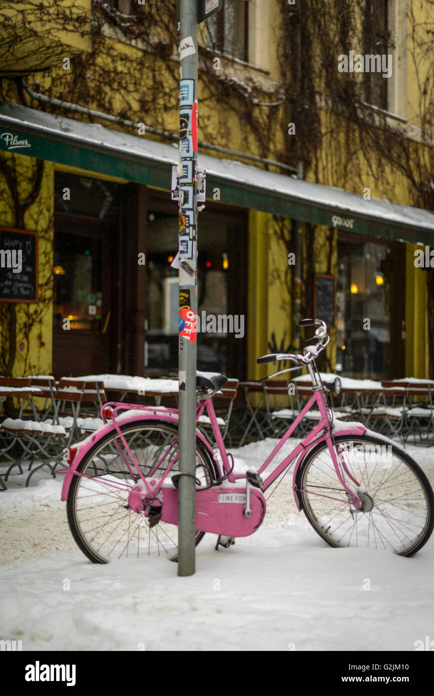 Ostberlin, Deutschland - im Schnee in der gentrifizierten städtischen Bezirk Prenzlauer Berg Stockfoto