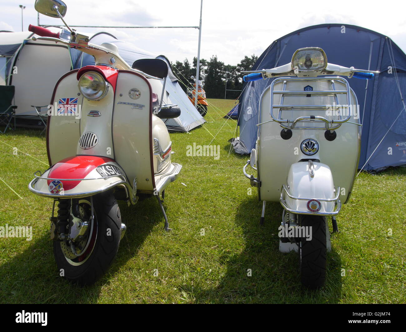 Vespa und Lambretta custom Roller der 1960er Jahre Stockfoto