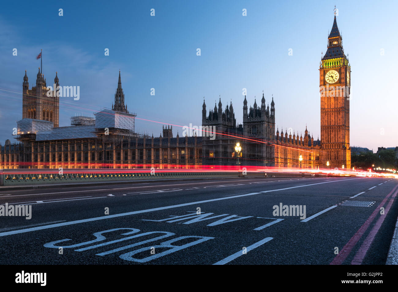 Houses of Parliament, Big Ben und Westminster Bridge in London in der Nacht Stockfoto