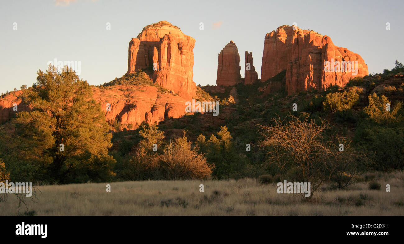 Szene, die roten Felsformationen bekannt Cathedral Rock von Red Rock State Park Sedona Arizona Nordamerika geologisch- Stockfoto