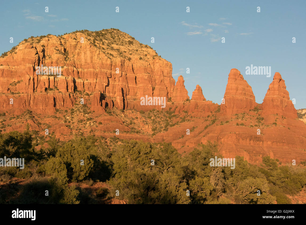 Malerische Felsformation Nonnen (R) Coconino National Forest Sedona Arizona Nordamerika geologisch - Hämatit/Eisenoxid bekannt Stockfoto