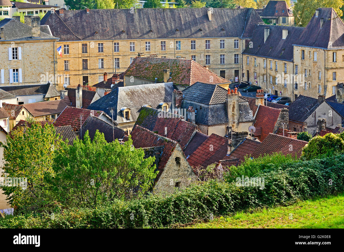 Dächer und die Rückseite des Sous-Prefecture Büros, Sarlat la Caneda, Departement Dordogne, Aquitaine, Frankreich Stockfoto