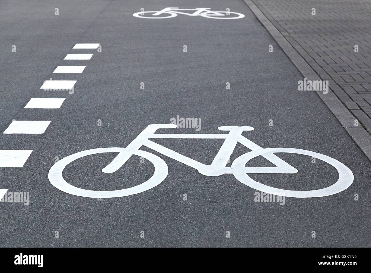 Fahrrad-Lane-Schild an der Straße Stockfoto